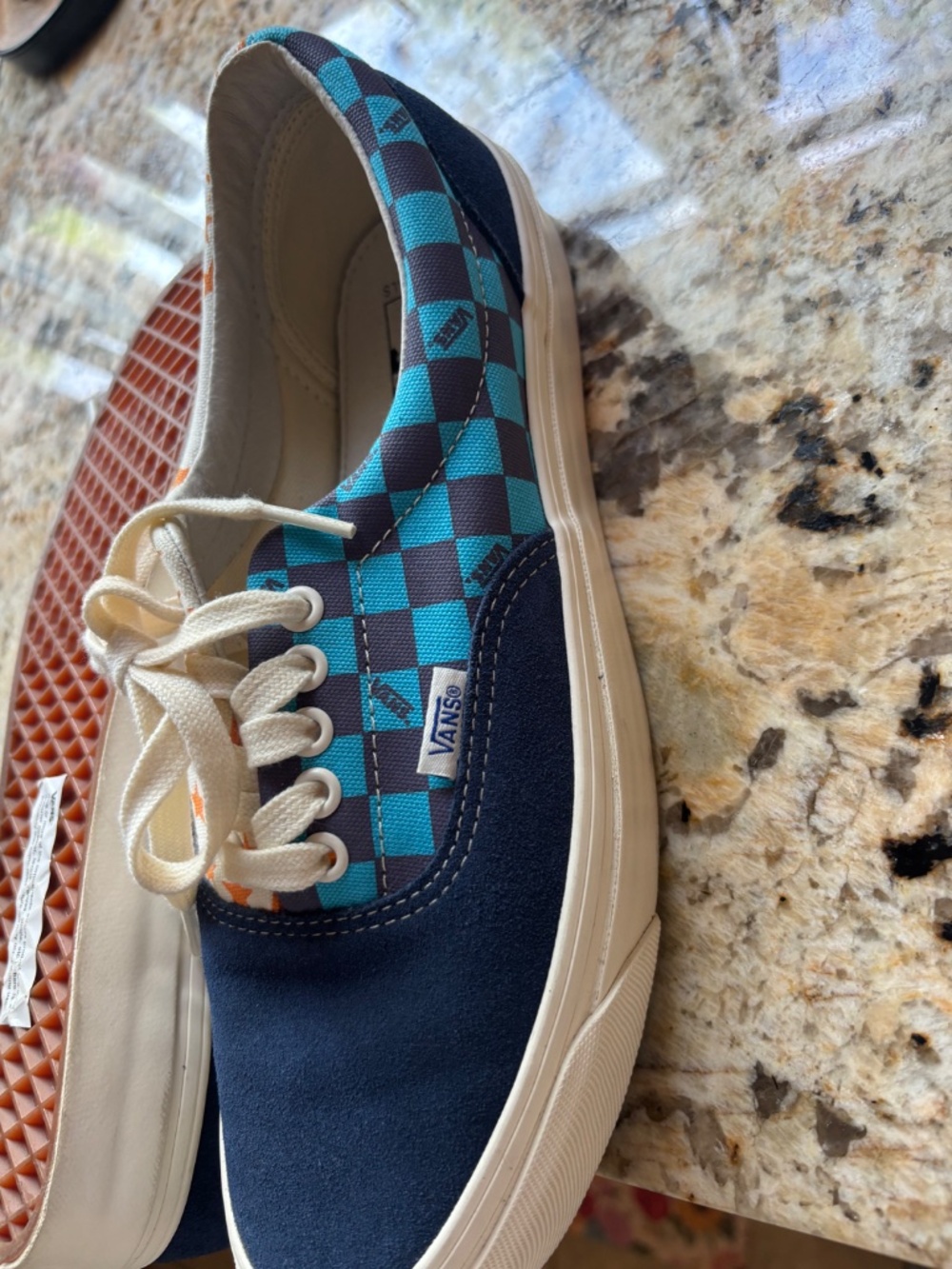 Vans - Picture 3 of 4